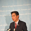 会見する前原国交相　(6日・国土交通省）　撮影＝中島みなみ