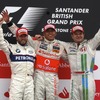 2008年、イギリスGP、シルバーストーン。1位：ルイス・ハミルトン、2位：ニック・ハイドフェルド、3位：バリチェロ