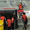 レジェンドカップ予選での鈴木亜久里のサインボード係は、スーパーGT＆Fニッポン現役の井出有治が務めた