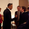 Facebookのマーク・ザッカーバーグ氏と会話するオバマ大統領 Facebookのマーク・ザッカーバーグ氏と会話するオバマ大統領