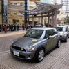 六本木ヒルズアリーナに並んだMINI E