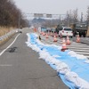 東日本大震災 高台の道路を津波が通過していった
