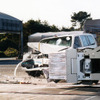 【自動車アセスメント2003写真蔵】これがオフセット衝突実験の一部始終