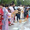 29日開催「行幸通りde打ち水」の風景。大手町界隈での打ち水イベントは8月31日まで開催中。