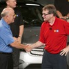 GMのダン・アカーソンCEOとUAWのボブ・キング代表