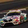 “痛車”の初音ミクグッドスマイルBMWがSUPER GT300クラスのチャンピオン獲得