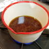 甘辛酢じょうゆタレのベース。これにりんごを加えて煮立たせます