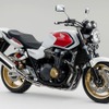 CB1300 SUPER FOUR ABS パールサンビームホワイト×キャンディーアルカディアンレッド×サイクロンブルーメタリック