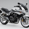 ホンダCB400 SUPER BOL D'OR〈ABS〉（パールサンビームホワイト）