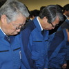黙とうを捧げる3副社長、左から藤本孝氏、山崎雅男氏、武井優氏（11日・東電本店）