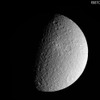 NASAが公表した土星の2番目に大きい衛星の写真