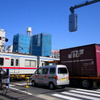 京成押上線曳舟駅付近も高架化工事が完成すると明治通りとの踏切が解消される