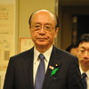 釈明会見に臨む前田国交相（16日・国交省）