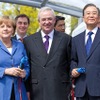 中国・温家宝首相とドイツ・メルケル首相が、ウォルフスブルグのフォルクスワーゲン工場を訪問