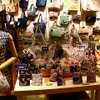 トートバッグ専門店「ルートートギャラリー」では、東京スカイツリーのシルエットをあしらった限定商品を販売
