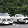 ボルボ・123GT（左）と同じくP1800。123GTなどのシリーズをアマゾンと呼ぶが、それをベースにピエトロ・フルアがデザインしたモデルが右のP1800である。