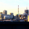 上越新幹線車内からの新潟駅前の風景