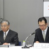 ホンダの2013年3月期第3四半期決算会見。岩村哲夫副社長（左）と池史彦専務
