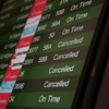 米国東部を襲った吹雪による航空便の運行中止