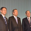 左から会見する豊田章男社長、内山田竹志副会長、張富士夫会長
