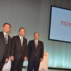 左から会見する豊田章男社長、内山田竹志副会長、張富士夫会長
