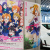 アムラックス東京にアニメ『ラブライブ！』の公式痛車「アルファード」が展示