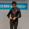 【東京モーターサイクルショー13】女性向けのファッションショーを開催