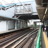 世田谷代田駅：前日まで使用されていた線路とホーム。線路は閉鎖されたが、ホームの一部は地下コンコースと出入口を結ぶ通路として一部使用されている。