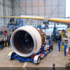 A350 XWBへのトレントXWBエンジン取り付け作業