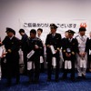 最終便の乗客を対象に記念品の配布が行われた。エンジンオイルの空き缶を再利用したペン立ては整備スタッフの手づくり。