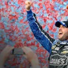 勝利を祝うジミー・ジョンソン