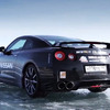 ロシアのバイカル湖で行われた日産 GT-R の氷上最高速チャレンジで294.8km/hを計測