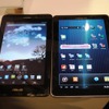 GALAXY Tab 7.7 Plus(右)と比べると幅が小さく、片手でも持ちやすい