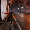 長野自動車道の塩嶺トンネル内で管路材が走行車線上にはみだす事象が発生