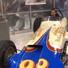 カストロネベスによる50年前のインディカーマシンの解説（動画キャプチャ）