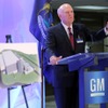 ミシガン州ウォーレンに新データセンター建設を発表するGMのダン・アカーソンCEO