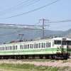 新潟県側の上越線普通列車は2両編成で運転されているものもある。幹線鉄道というよりはローカル線の風情だ。（上越線塩沢～六日町）