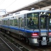 金沢総合車両所に配置されている普通列車用の521系。