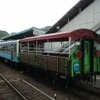 トロッコ列車「清流しまんと号」用に改造された無蓋貨車のトラ45000形（トラ152462）。現行デザインによる運行は8月31日限りで終了する。