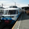 富士急行線で運行されている2000形「フジサン特急」。