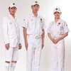 観光地でのガイドやバス乗車中の制服も用意した。