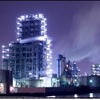「工場夜景」のイメージ。近年、新たな産業観光スポットとして工場の夜景が注目されている。