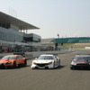 鈴鹿のコース上に並ぶ、14年型GT500マシン。