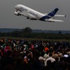 MAKS航空ショーで飛行ディスプレイを行うA380