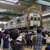 イベントではクレーンによる車体つり上げの実演なども行われる。