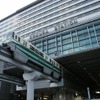 JR小倉駅ビル内に乗り入れている北九州モノレール。「北九州市公共交通1日フリー乗車券」で全線利用できる。