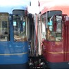 現在は「あおまつ」（左）と「あかまつ」（右）の2両編成で運転されている『丹後あかまつ号』だが、11月からは「あかまつ」と「コミューター車両」の2両編成となる。