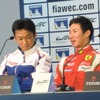 残念ながら予選を走れなかった小林可夢偉（右、金曜の日本勢会見にて）。