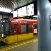 淀屋橋駅で発車を待つ8000系の特急。11月2日～12月2日の土休日は京橋～七条間無停車のノンストップ特急が8000系で運転される。