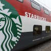 スイスに登場する「走るスターバックス」の外観。2階建て客車「IC2000」の食堂車を改装した。